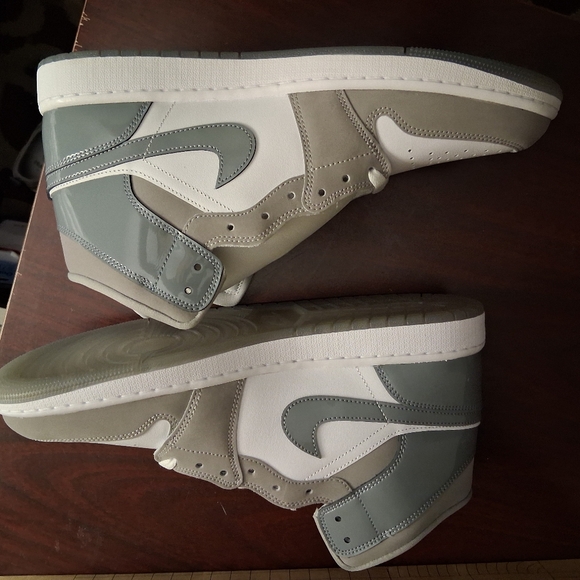 Nike Air Jordan 1 Mid Cool Grey White Medium Grey Size 12.5 - Picture 3 of 8